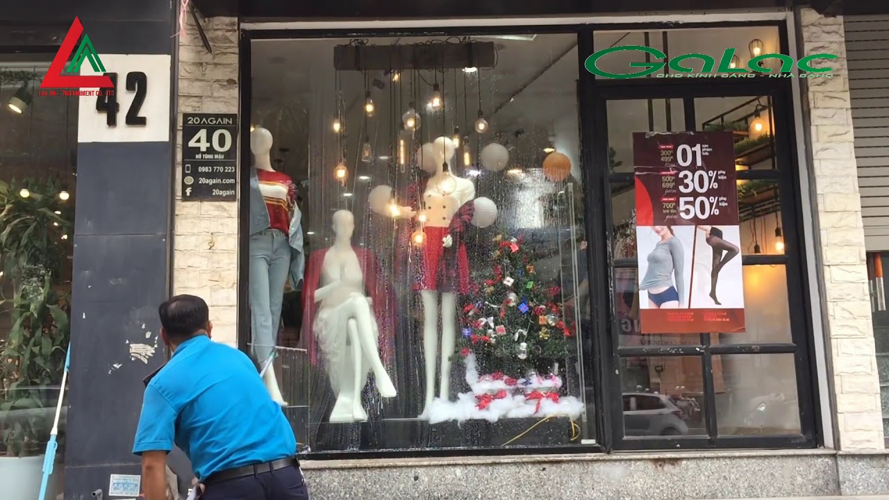 Cách lau cửa kính nhanh sạch trong 1 nốt nhạc