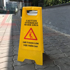 Biển báo chú ý đang làm việc trên cao