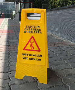 Biển báo chú ý đang làm việc trên cao