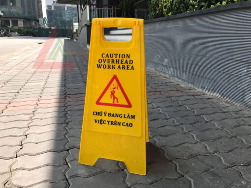 Biển báo chú ý đang làm việc trên cao