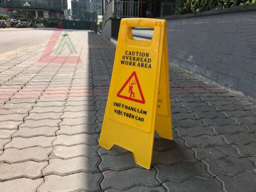 Biển báo sàn chú ý trên cao
