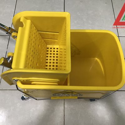 Xe Vat Nuoc Lau Nha 20l